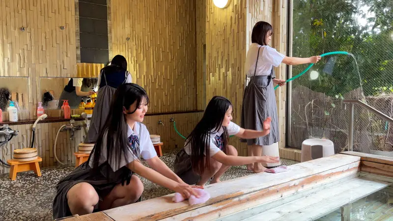 青坂あおい | 話題沸騰！美乳が挑む女子校生 超エロいスチール写真(kure046)-4